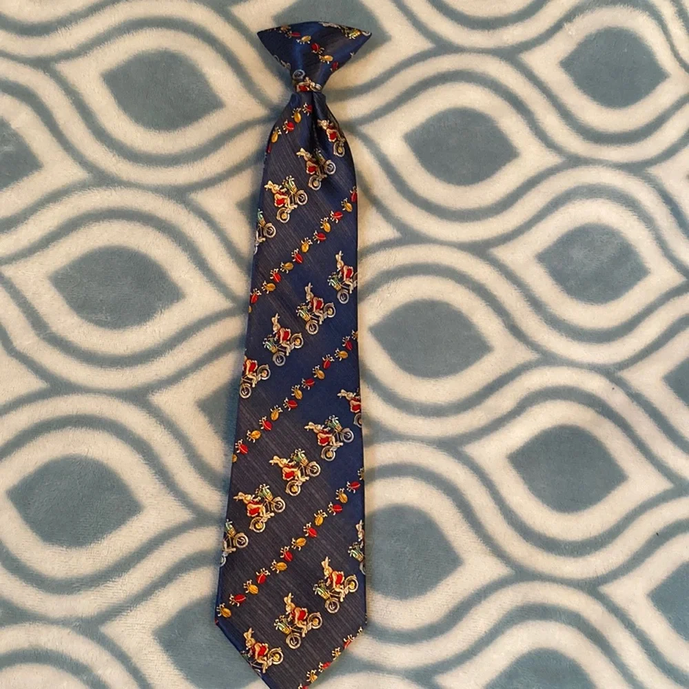Easter Bunny 100% silk child’s neck tie w snap on collar; 14” Long base; EUC